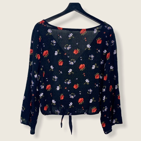 American Eagle Floral Tie Button Down V Neck Top - Picture 4 of 12